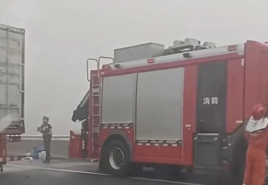 世预赛买球投注-G40沪陕高速往江苏方向发生一起多车相撞事故，1人抢救无效死亡